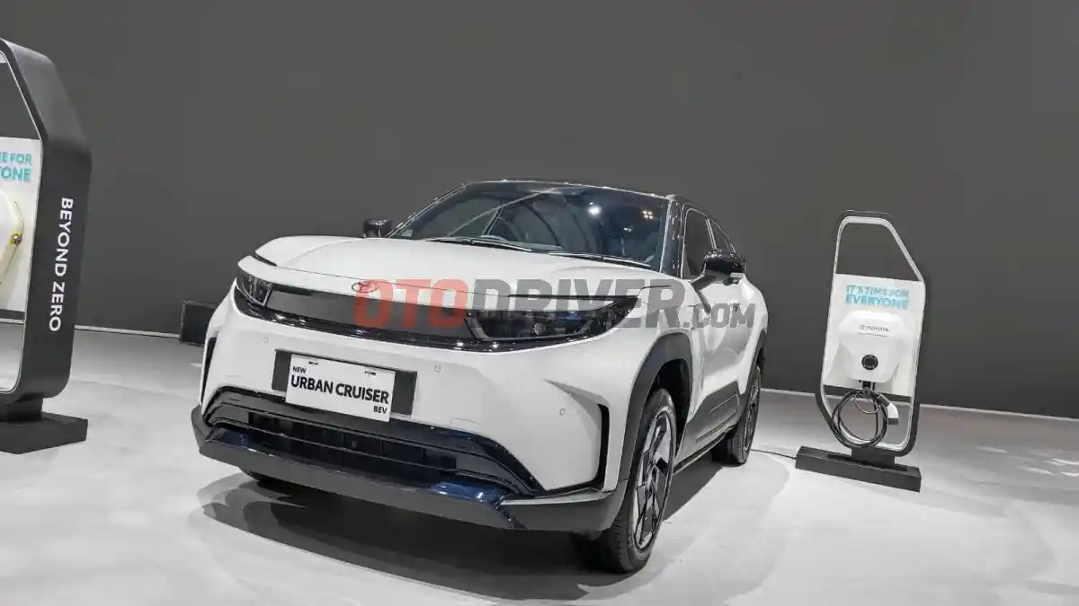 Foto - Toyota Kenalkan Urban Cruiser dan BZ4X Produksi Lokal di GIIAS 2025