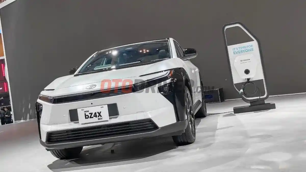 Foto - Toyota Kenalkan Urban Cruiser dan BZ4X Produksi Lokal di GIIAS 2025