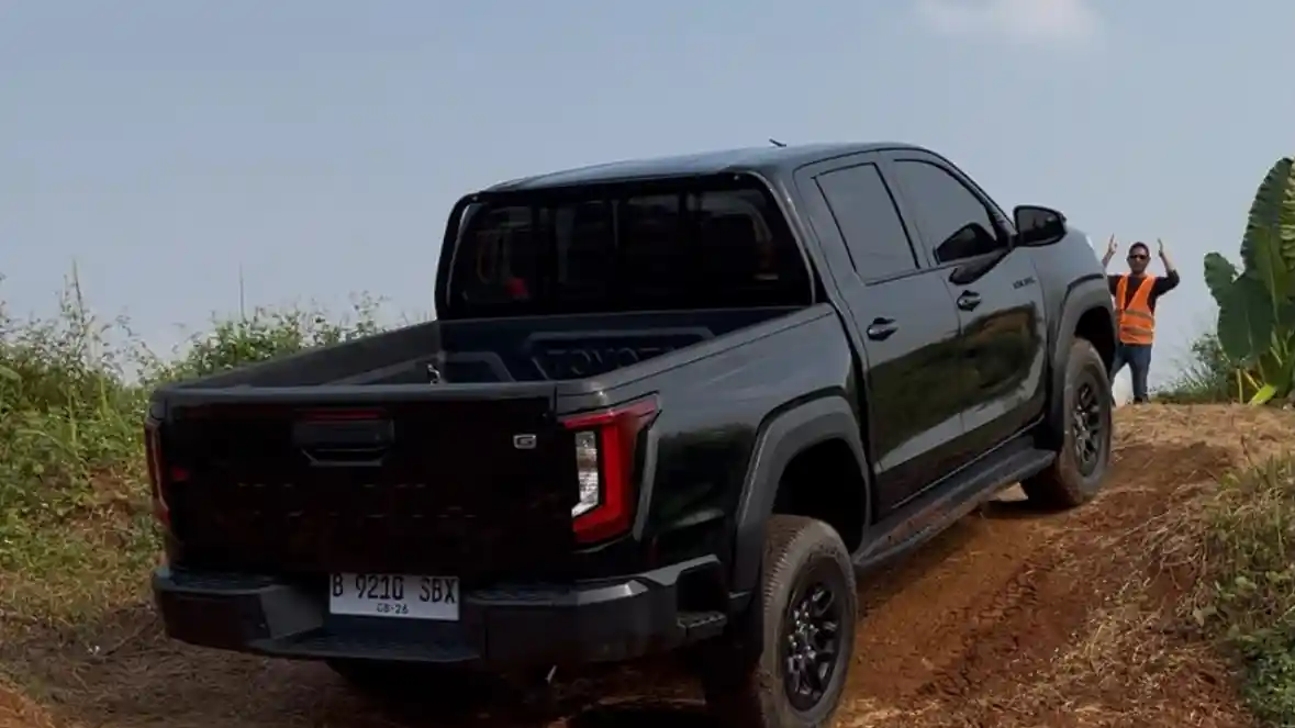 Berita - Menguji Ketangguhan Toyota Hilux 2026 di Lintasan Off-Road, Ini Keunggulannya