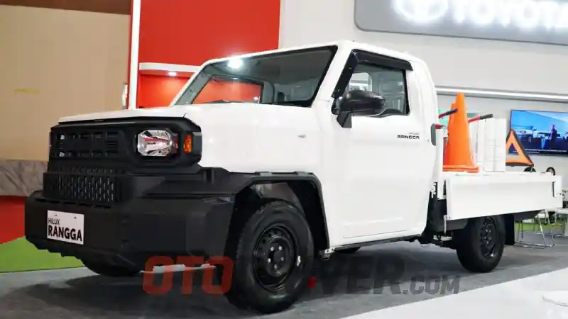Foto - Toyota Hilux Rangga Rilis 18 Juli Di GIIAS 2024