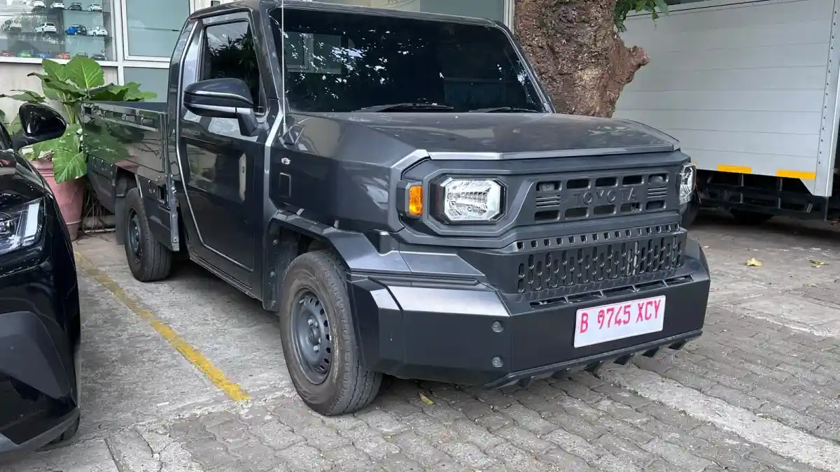 Foto - FIRST DRIVE: Toyota Hilux Rangga Bermesin Bensin
