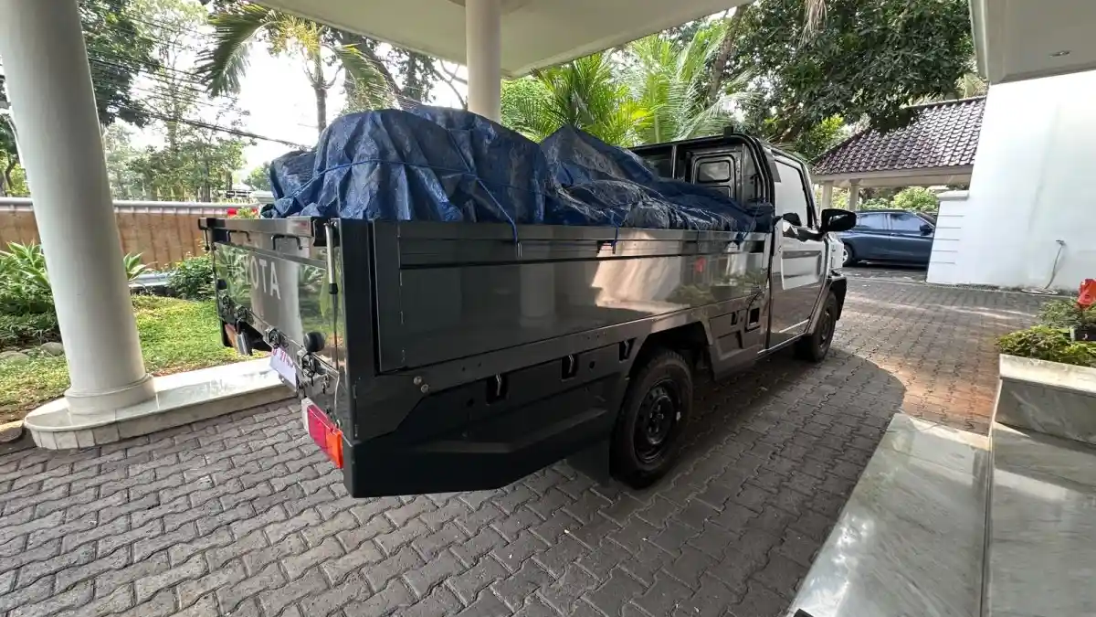 Foto - FIRST DRIVE: Toyota Hilux Rangga Bermesin Bensin