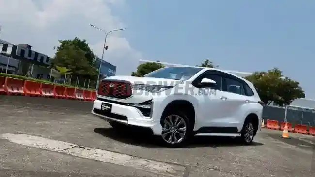 Berita - Toyota Kembalikan Selisih Uang Pembelian Innova Zenix Hybrid dan Yaris Cross Hybrid
