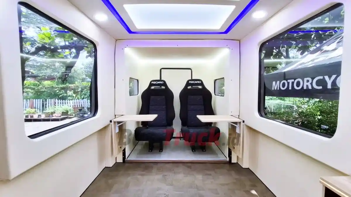 Foto - Mengulik Toyota RAMO Milik Otodriver, Sebuah Ruang Podcast Yang Proper