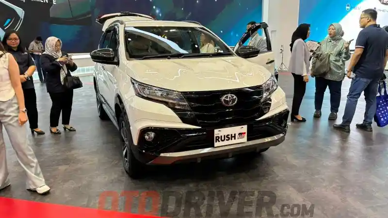 Foto - Harga Toyota Innova Zenix Naik Sampai Rp 8 Jutaan dan Calya Juga Naik Mulai Rp 2,3 Juta, Simak Update Lainnya