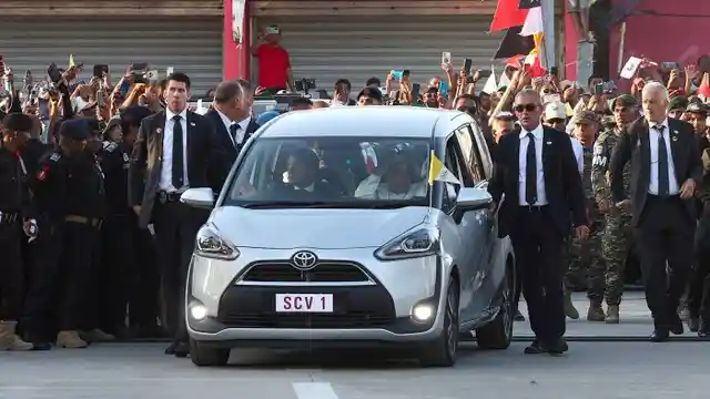 Berita - Sudah Tak Lagi Diproduksi, Paus Fransiskus Gunakan Toyota Sienta Dalam Kunjungan Di Timor Leste