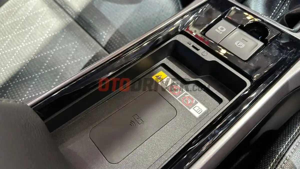 Foto - Selain Mesin, Veloz Hybrid Andalkan Fitur Baru