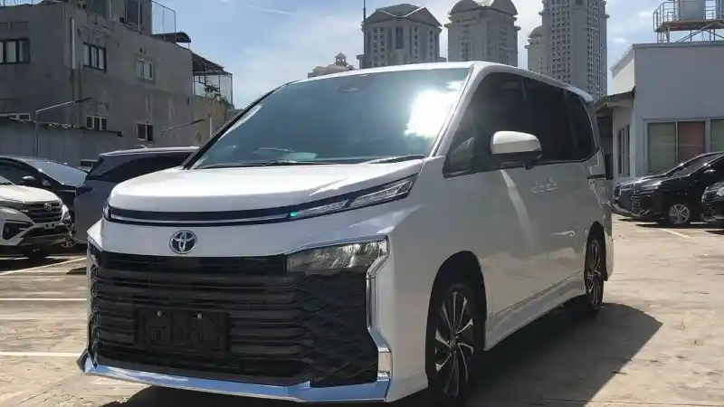 Foto - Toyota Voxy Diskon Rp 15 Juta, Kini Bisa Dibawa Pulang Mulai Rp 600 Juta-an