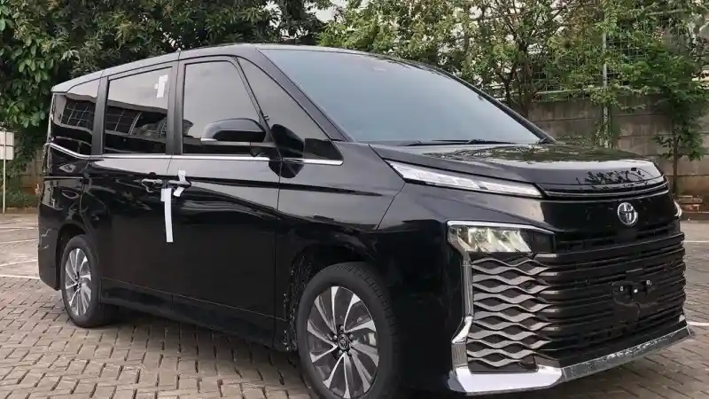 Berita - Toyota Voxy Diskon Rp 15 Juta, Kini Bisa Dibawa Pulang Mulai Rp 600 Juta-an