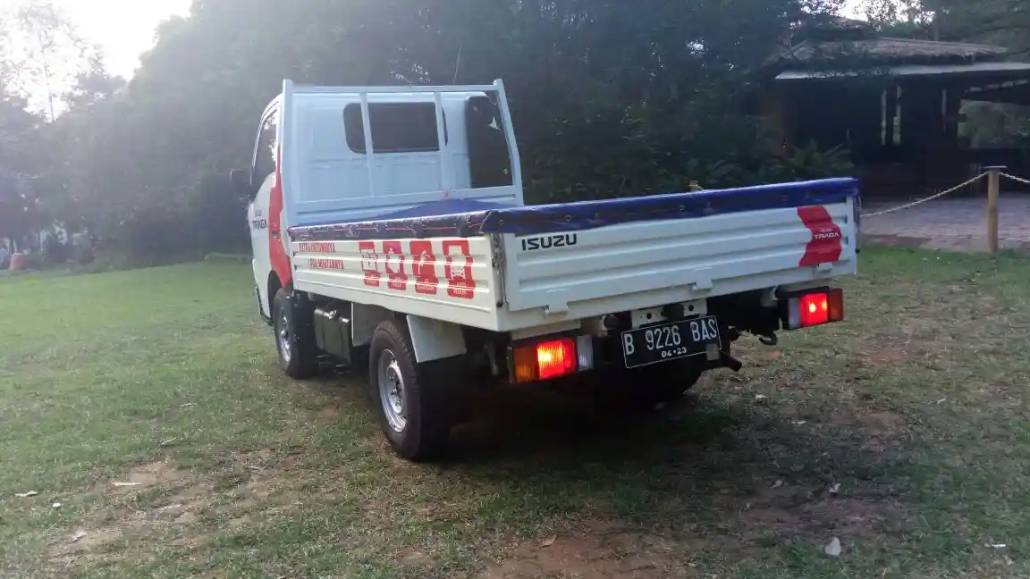 Foto - Mencoba Isuzu Traga, Ancaman Serius Bagi L300