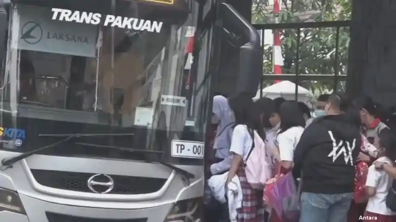 Foto - Polemik Teman Bus Bali Dan Jogja, Dikembalikan Ke Pemprov