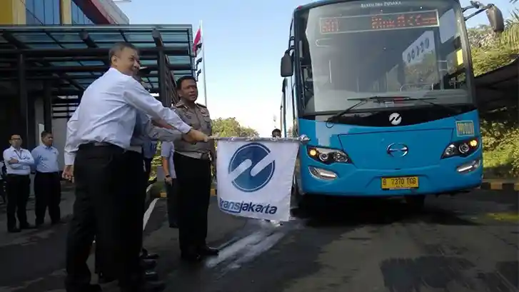 Berita - Transjakarta Perpanjang Layanan Reguler Sampai Pukul 24.00 WIB