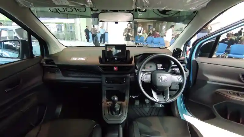 Foto - Ini Perbedaan Toyota Transmover Blue Bird dengan Avanza
