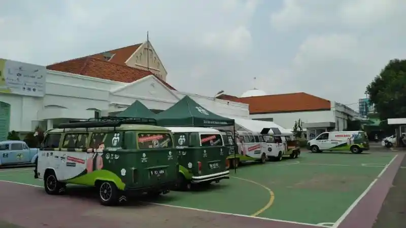 Foto - VW Kombi Klasik Limousine Diterjunkan Untuk Akselerasi Vaksin Covid-19