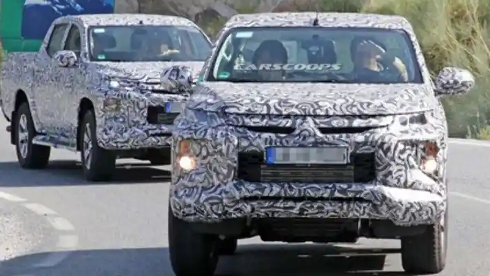 Foto - SPY SHOT: Lampu Belakang Mitsubishi Triton Model Baru Mirip Pajero Sport