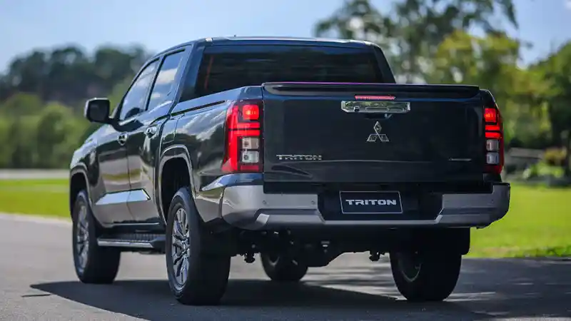 Foto - Mitsubishi Triton Gen VI Meluncur, Berbekal Mesin dan Baju Baru