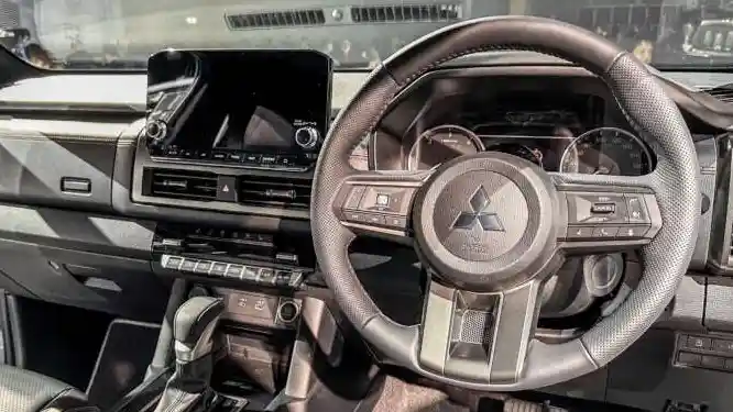 Foto - Serba Baru, Ini Spesifikasi Lengkap Mitsubishi All New Triton