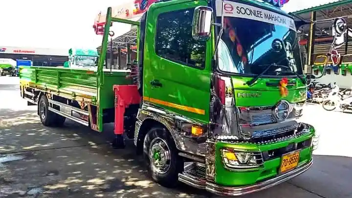 Foto - Modifikasi Truk Thailand, Bikin Sakit Mata!