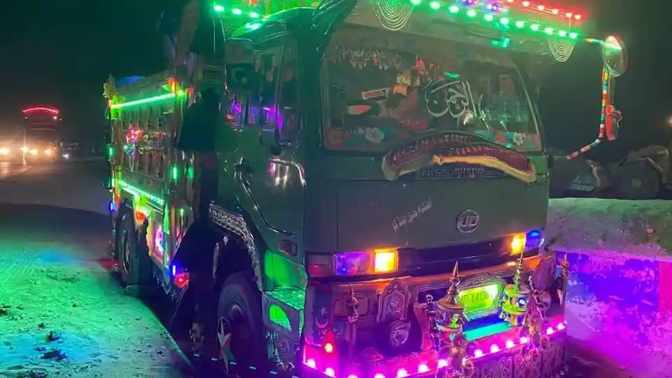 Foto - Modifikasi Truk DiPakistan, Unik Dan Nyeleneh