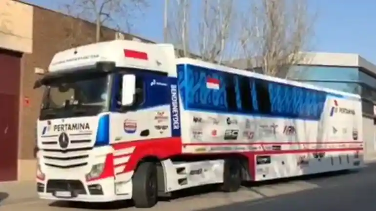 Truk - Gagahnya Truk Tim Balap Moto2 Pertamina Mandalika