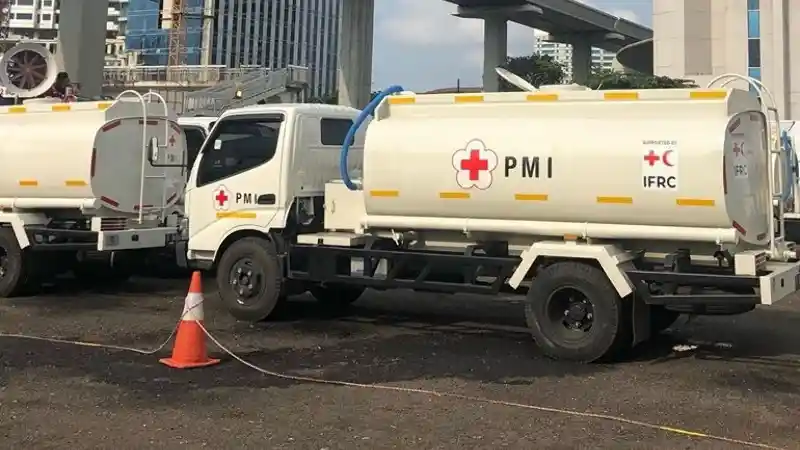 Berita - Truk Toyota dan Mitsubishi Untuk PMI Melawan Covid-19