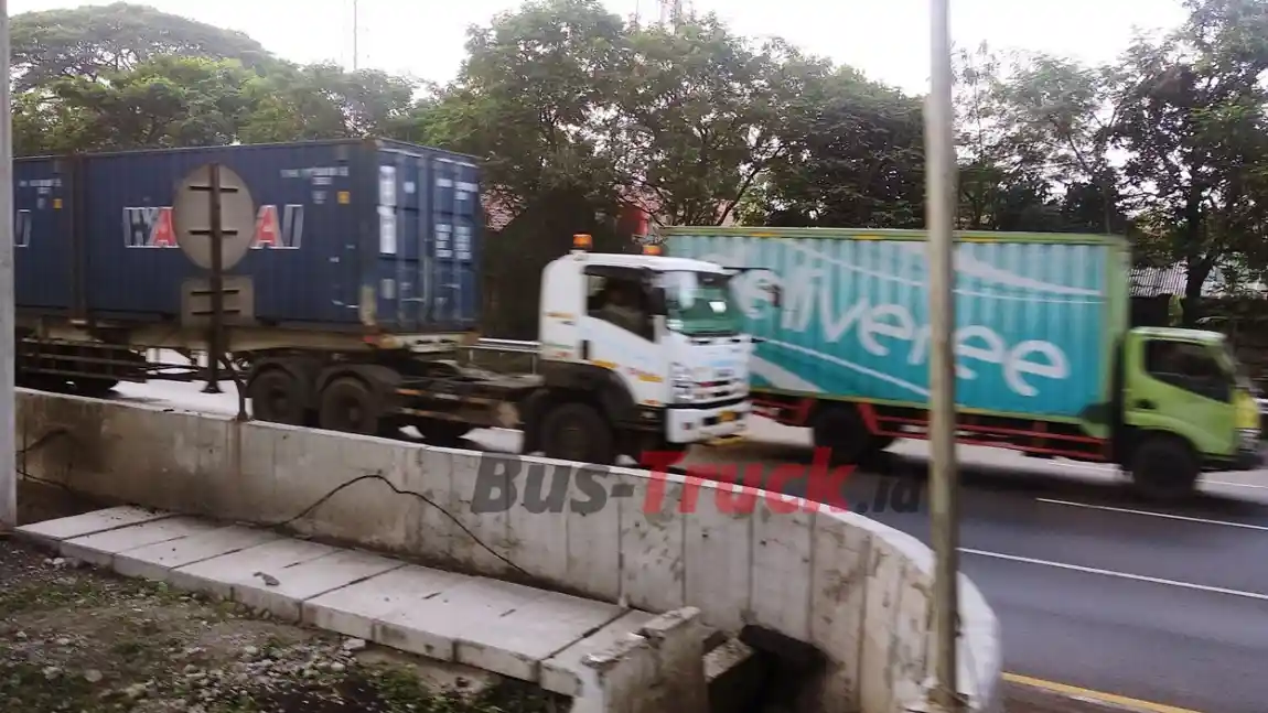 Foto - Tiga Pengemudi Angkutan Umum Terbaik Akan Mendapatkan Hadiah Dari Gubernur