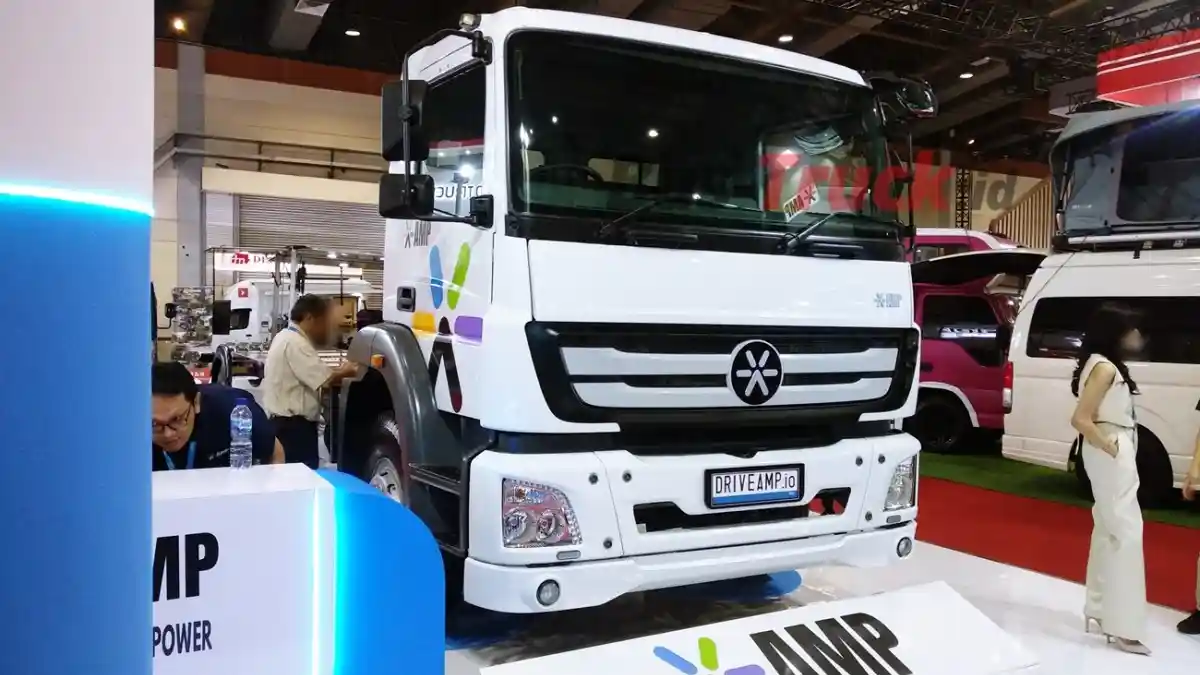 Foto - Pemerintah Terus Mendorong Bus Dan Truk Beralih Ke EV