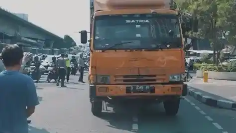 Truk - Luar Biasa, Truk Rem Blong Minta Nyawa Lagi