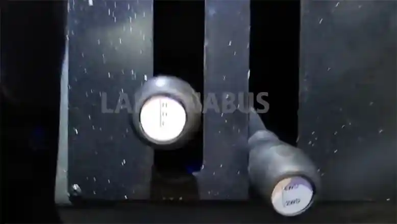 Foto - Laksana Membuat Bus Khusus Karyawan Pertambangan, Berpenggerak 4x4!