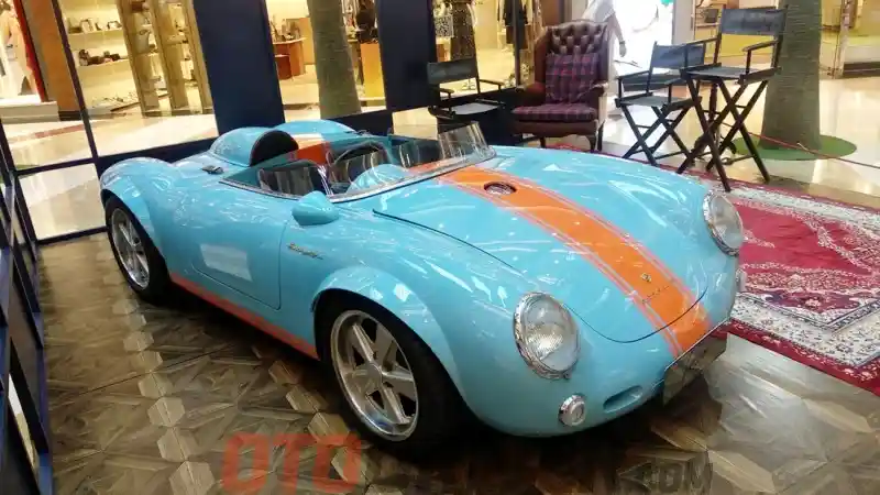 Foto - Tuksedo Studio Bali: Bisa Bangun Mobil ’80-an Asalkan…