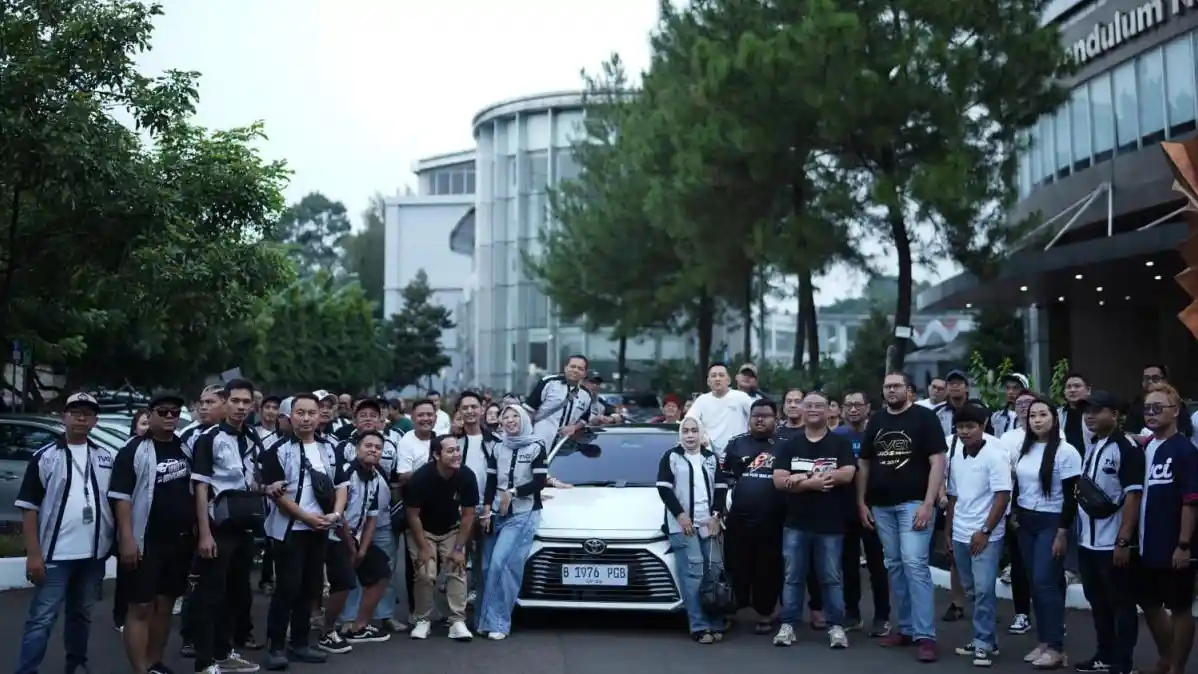 Foto - Rayakan Usia 22 Tahun, TVCI Ajak Anggota Rasakan Langsung Toyota Vios Hybrid