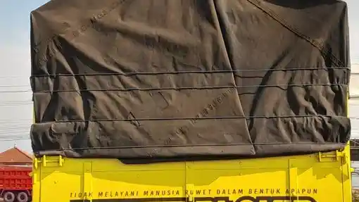 Foto - Setelah Era Lukisan Bak Truk, Kini Tulisan Bak Truk Jadi ‘Status Sosmed’