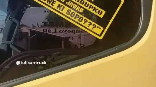 Foto - Setelah Era Lukisan Bak Truk, Kini Tulisan Bak Truk Jadi ‘Status Sosmed’