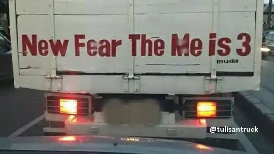 Foto - Setelah Era Lukisan Bak Truk, Kini Tulisan Bak Truk Jadi ‘Status Sosmed’