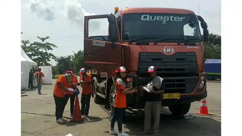 Berita - UD Trucks : Gelar Apresiasi Supir Truk di Tol Kanci