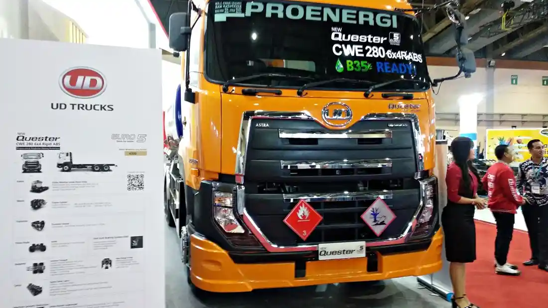 Foto - Fitur UD Trucks Quester Yang 'Sangat Safety' Jadi Daya Tarik Konsumen Selama GIICOMVEC 2024 