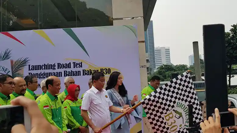 Foto - UD Trucks Lakukan Uji Jalan Solar B30 