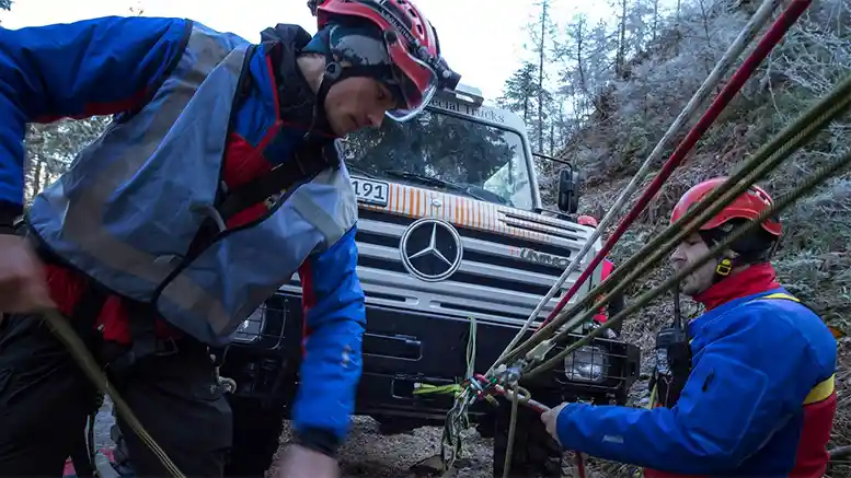 Foto - Mercedes-Benz Special Trucks Mendesain Unimog Khusus Operasi Penyelamatan Pendaki Gunung