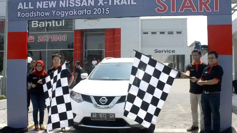 Berita - Nissan Tantang Konsumen Memarkir X-Trail Tanpa Melihat Keluar