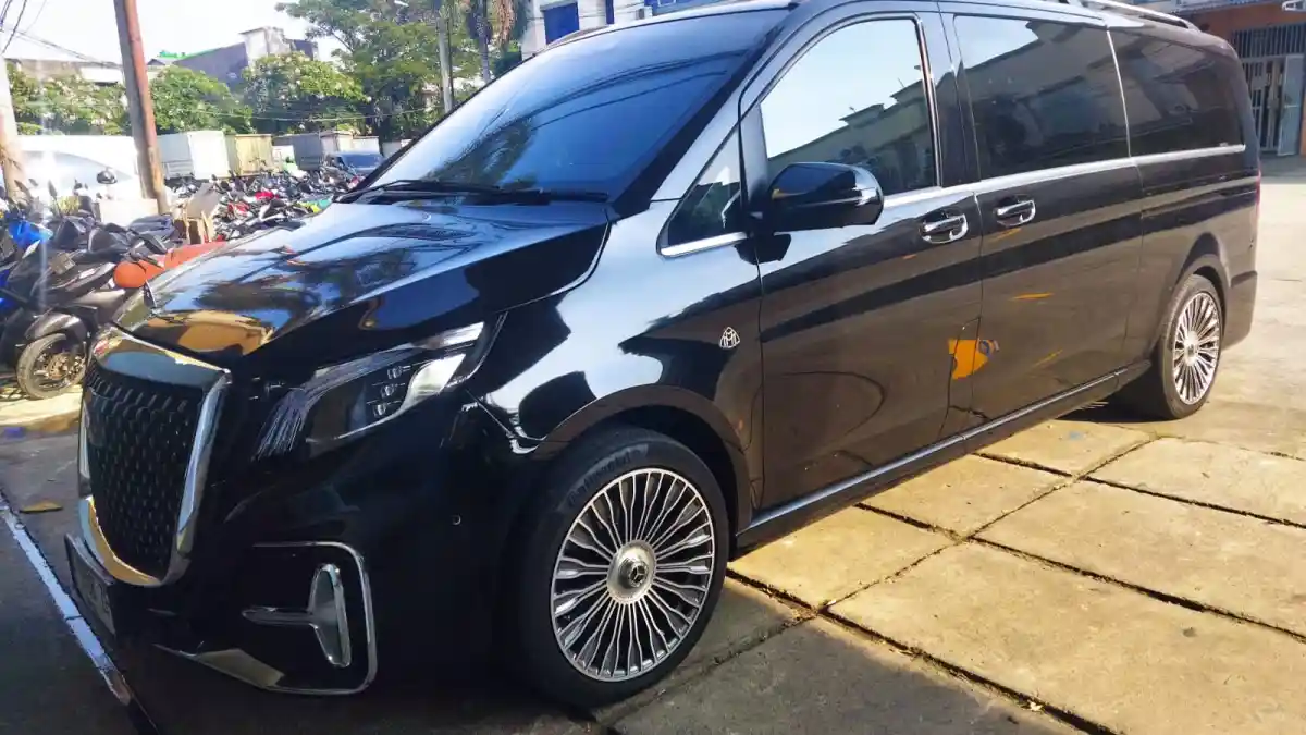 Foto - Mercedes-Benz V260 XLWB Termewah Dari Jakarta?