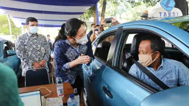 Berita - Agar Penumpang Merasa Aman, Blue Bird Pastikan Vaksin Seluruh Pengemudi