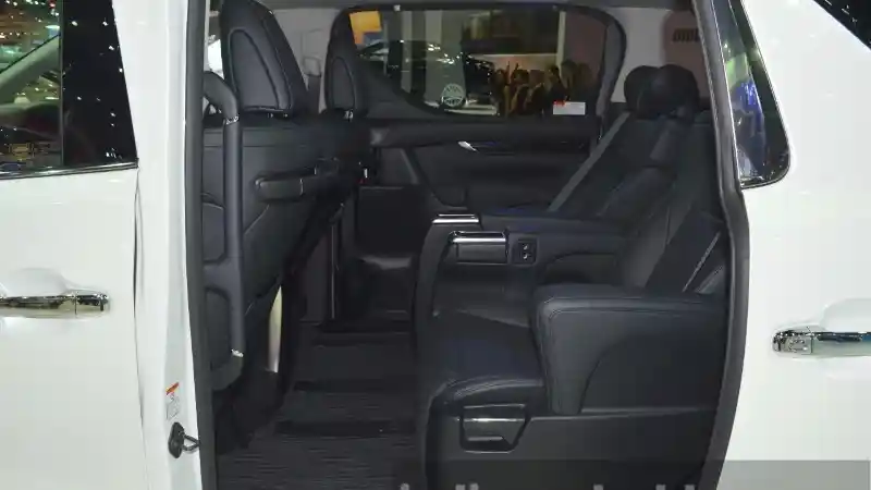 Foto - Vellfire Model Baru Resmi Dijual di India, Intip Spesifikasinya