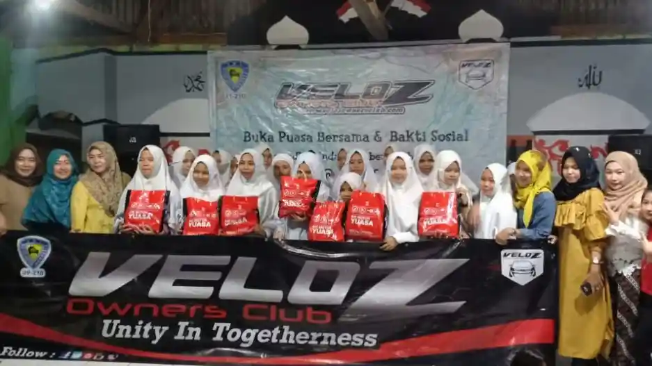 Foto - Komunitas Toyota Veloz Rayakan Anniversary Dengan Baksos