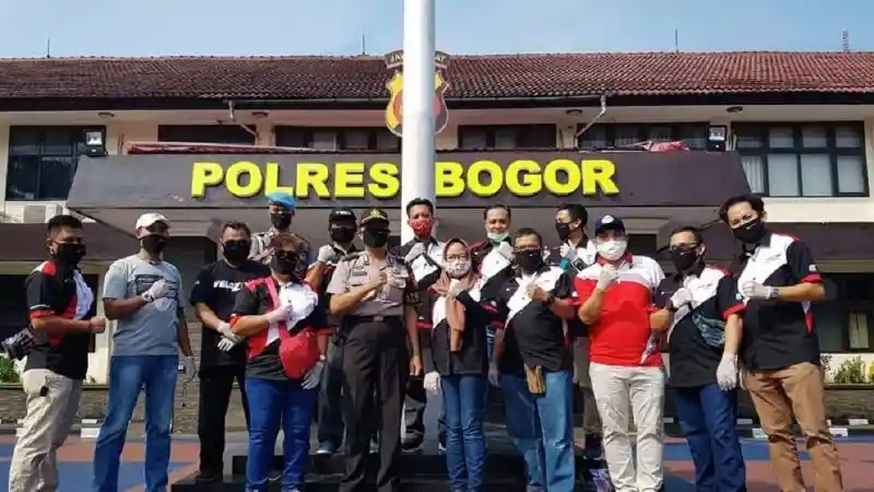 Foto - Bentuk Kepedulian Komunitas Veloz Dalam Pandemi