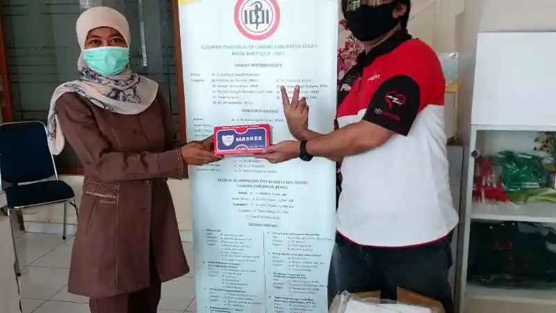 Foto - Kegiatan Mulia Komunitas Veloz Chapter Bekasi Demi Lawan Covid-19