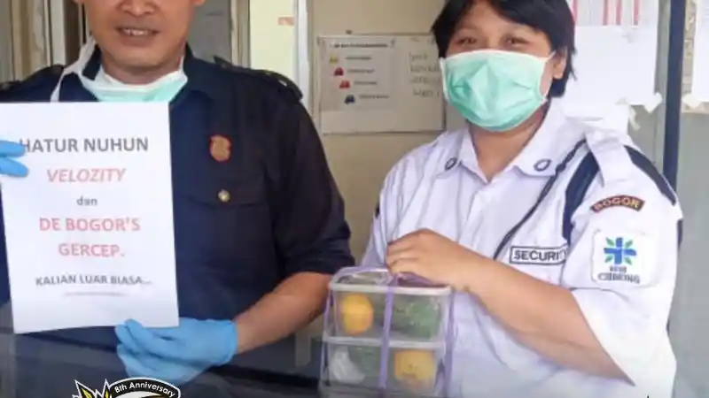 Foto - Aksi Sosial Komunitas Veloz Demi Bantu Tenaga Medis