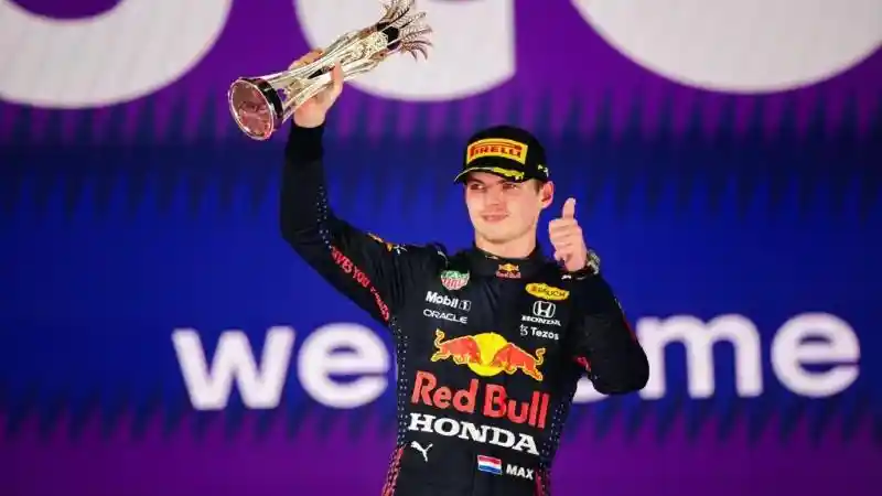 Foto - Mobil1 Antarkan Pembalap Belanda Ini Naik Podium Di F1 Arab Saudi