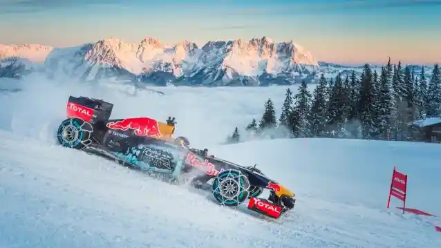 Berita - VIDEO: Ketika Mobil F1 Dipacu Di Bukit Salju