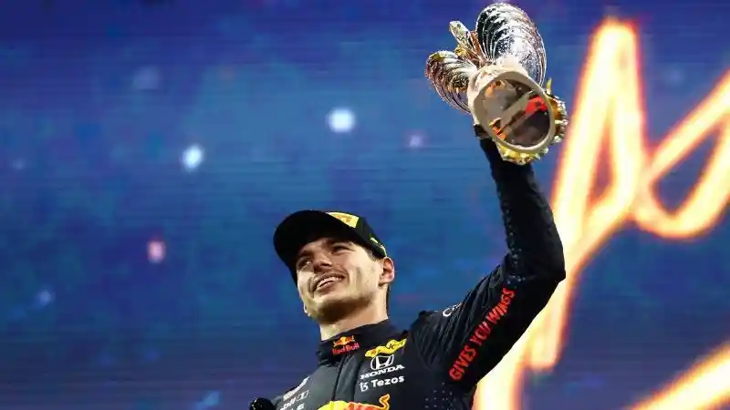 Foto - Max Verstappen Sabet Juara Dunia F1 2021