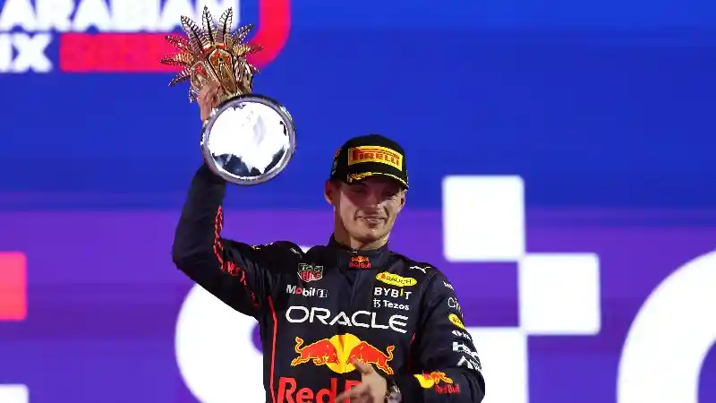 Berita - Verstappen Naik Podium, Mobil Lubricants Berikan Apresisi
